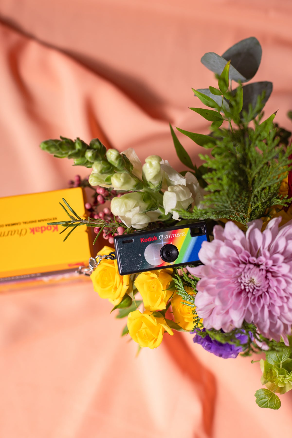 Kit Isso é Mais do que um Chaveiro: Flores e Charmera