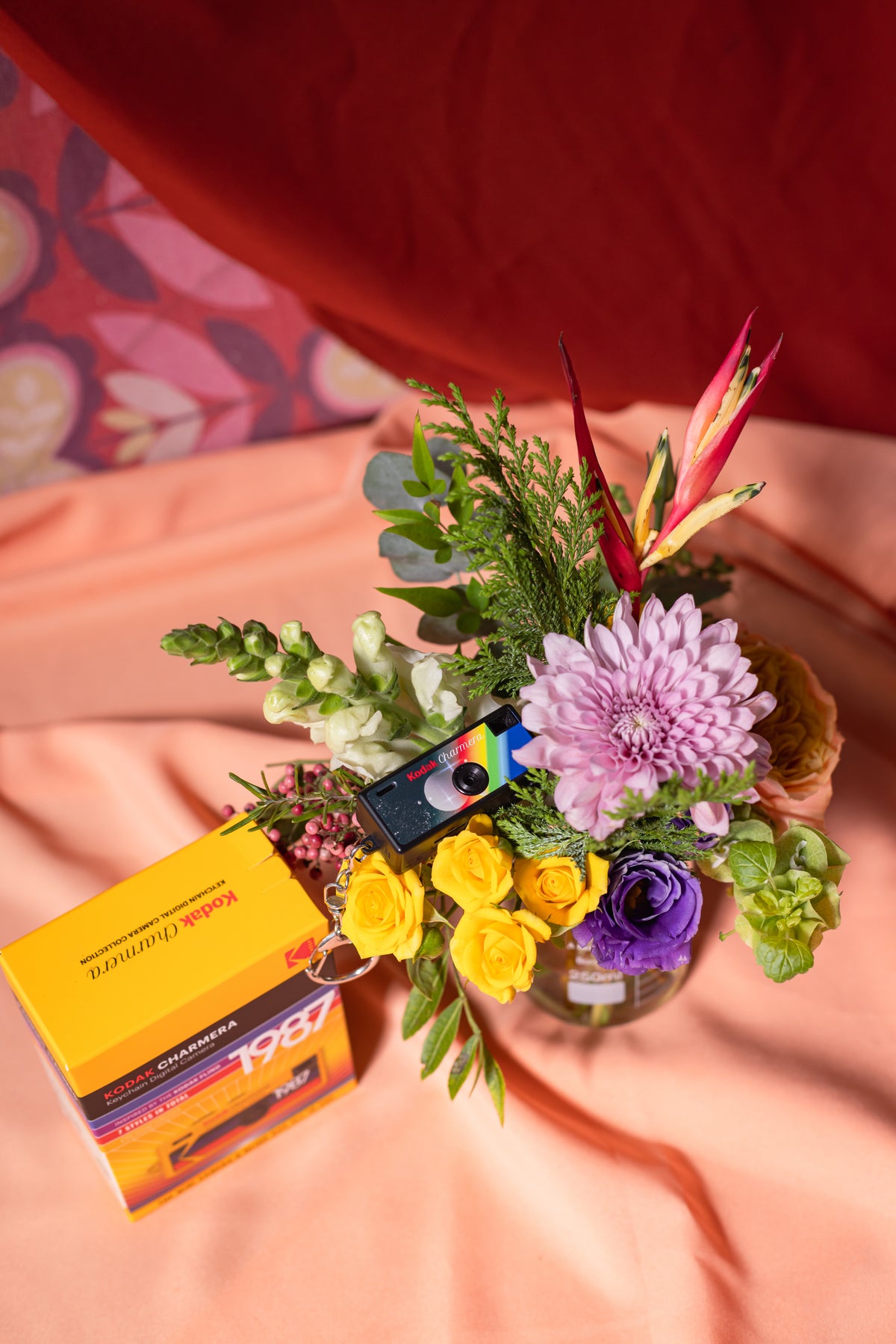 Kit Isso é Mais do que um Chaveiro: Flores e Charmera